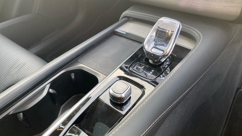 Volvo XC90 2.0 T8 PHEV Ultra Dark 5dr AWD Geartronic Estate